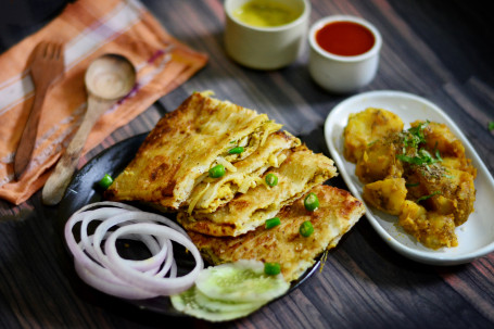 Chicken Mughlai Paratha (4 Pcs)(Served With Salad And Masala Alu)