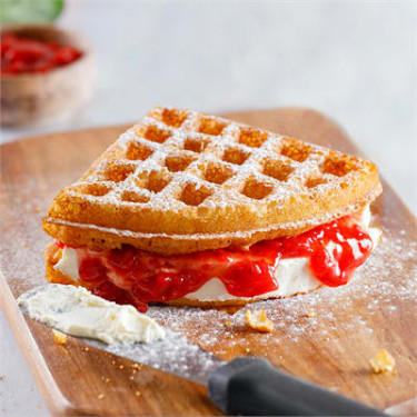 Gaufre Au Fromage À La Crème Et Aux Fraises