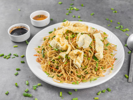 Wok Tossed Egg Hakka Noodles (Large)