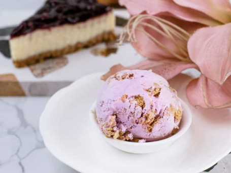 Crème Glacée Au Gâteau Au Fromage Et Aux Bleuets