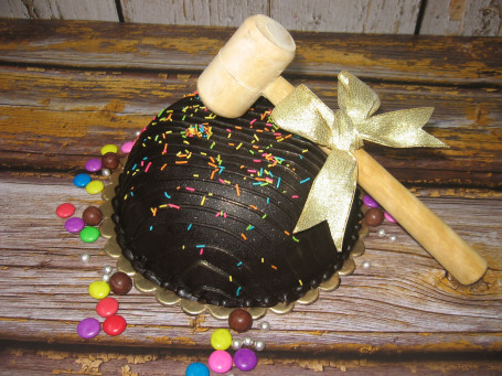 Pinata Chocolate Cake 1.5 Pound