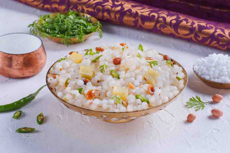 [Moins De 600 Calories] Sabudana Khichdi Curd Meal