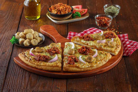 Kheema Saucisse Fromage Burst Semizza [Demi-Pizza]