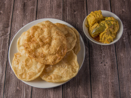 Luchi Aloo Dom (6 Pcs