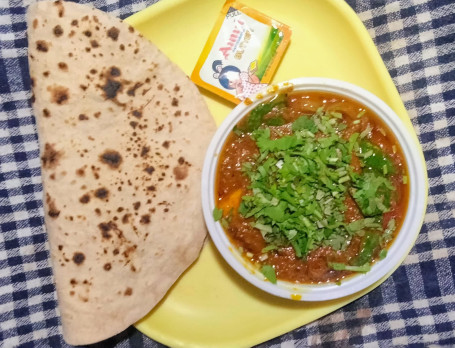 Kadhai Paneer Half Plate+Mix Pickle With 5 Butter Roti