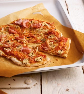 Pizza Salami Schinken Champignons Et Zwiebeln