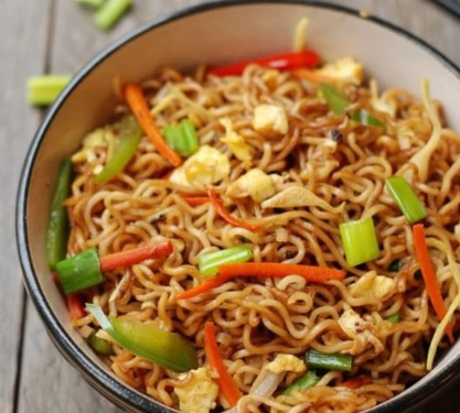 Egg Hakka Maggi