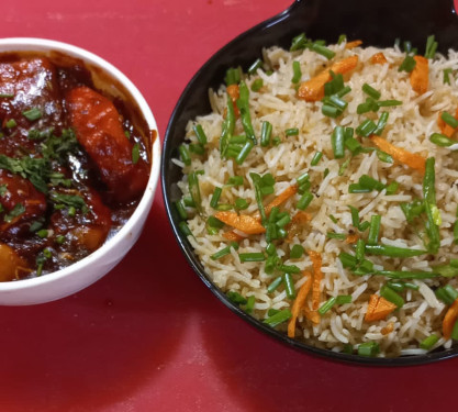 Veg Fried Rice (750Ml) Paneer Manchuriyan (4 Pieces)