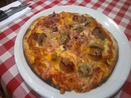 Pizza Verdure Et Formaggio Di Capra