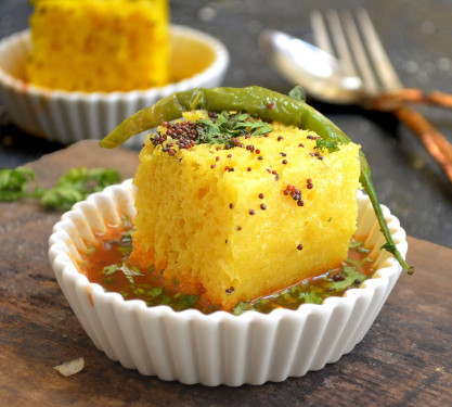 Dhokla With Chutney [Veg]