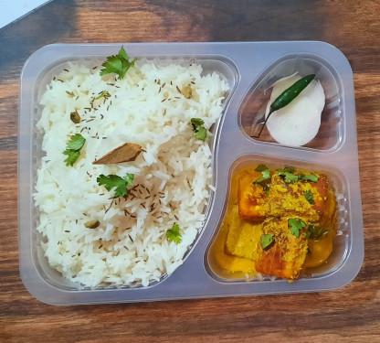 Jeera Rice With Chanar Dalna [4 Pieces]