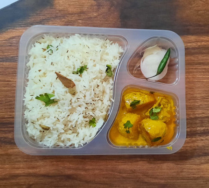 Jeera Rice With Kashmiri Aloo Dum [4 Pieces]