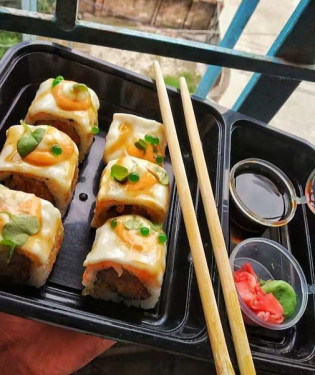 Spicy Cheese Maki 4 Pcs