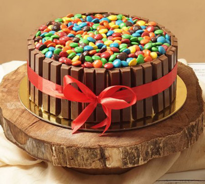 Kitkat With Gems Cake