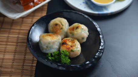 806. Grilled Chive Shrimp Dumplings Xiān Xiā Jiǔ Cài Guǒ