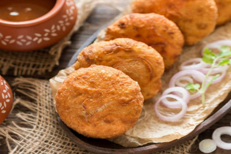 10 Club Kachoris 1 Samosa 1 Khasta Kachori 2 Gulab Jamuns