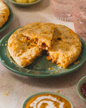 Butter Chicken Kulcha Served With White Butter, Dal Makhani Tomato Murabba