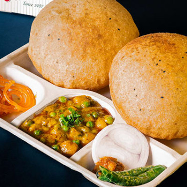 Bedmi Poori With Subji