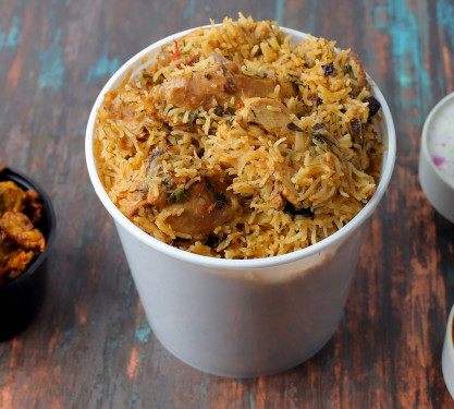 Bucket Biryani Chicken (4 To 5 Mem)