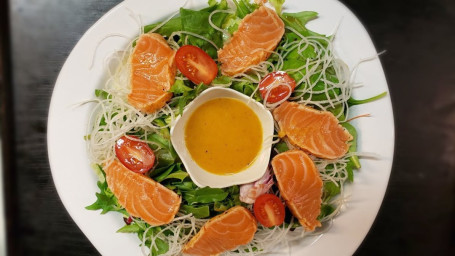 Seasoning Seared Salmon Salad