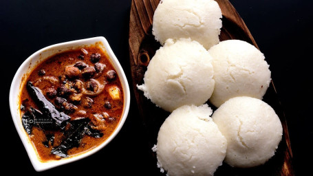 Idli (5 Pcs) With Chana Masala