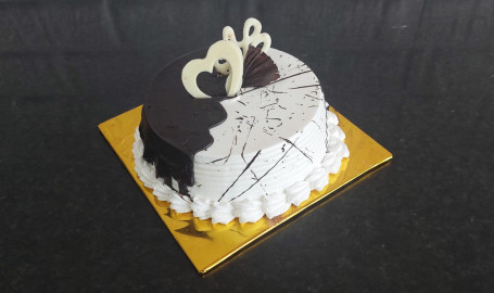 Eggless Choco Vanilla Fusion Cake