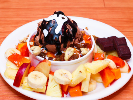 Fruit Salad With Choclate Ice Cream