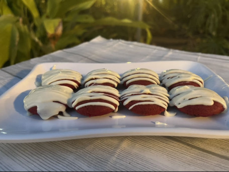 Red Velvet White Chocolate Mini Pan Cake 8 Pcs) Eggless)