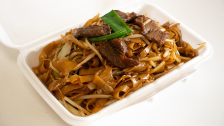 N4. Flat Noodle With Beef Gàn Chǎo Niú Hé