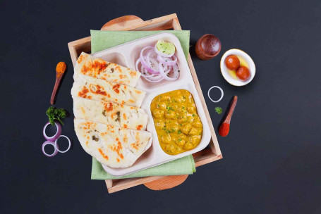 Chole Kulcha Lunchbox Avec Gulab Jamun (2 Pcs) Combo