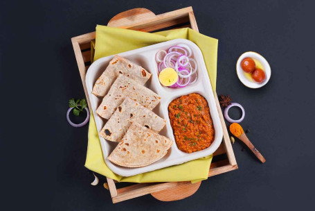 Chicken Kheema, Chapati Lunchbox Avec Gulab Jamun (2 Pcs) Combo