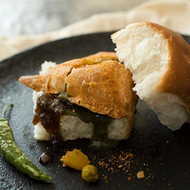 Aloo Samosa Pav (2 Pcs)