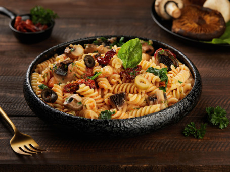 Fusilli With Chicken, Mushroom Spinach