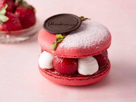 Strawberry Macaron [1 Piece]