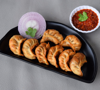 Veg Momos (9 Pcs)