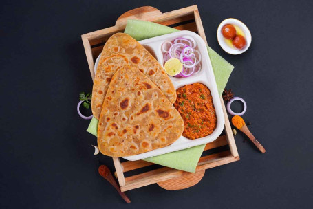 Poulet Kheema Avec Paratha Lunchbox Et Gulab Jamun (2 Pcs) Combo