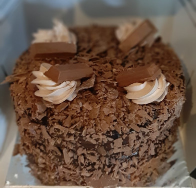 Kit Kat Cake 500 Gm