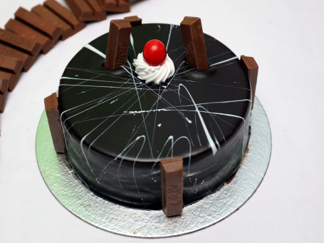 Chocolate Kit Kat Cake (Eggless)