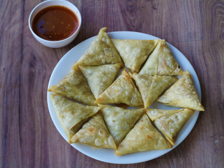 Navtad Samosa (Dal Vantana) (Half Fried)