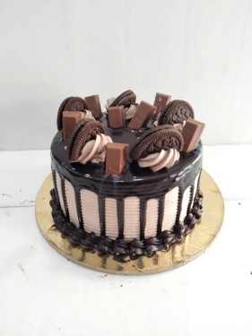 Full Kit Kat Chocolate Eggless Cake