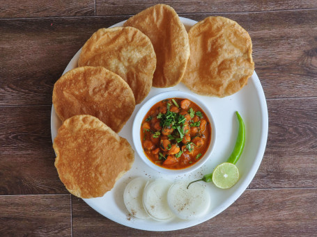 Chole Chana 5 Puri