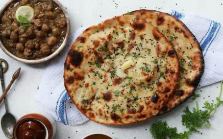 Paneer Stuffed Kulche With Pindi Chole