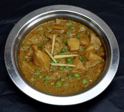 Sp. Aloo Matar