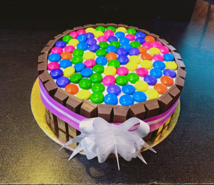 Full Kitkat Full Gem Cake (Eggless)