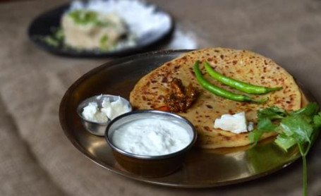 Aloo Lasan Cheese Da Paratha.