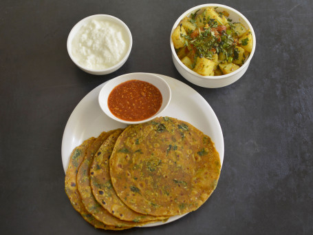 Methi Thepla With Suki Bhaji