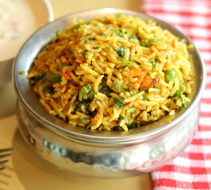 Subzi Dum Biryani (900 Gm)