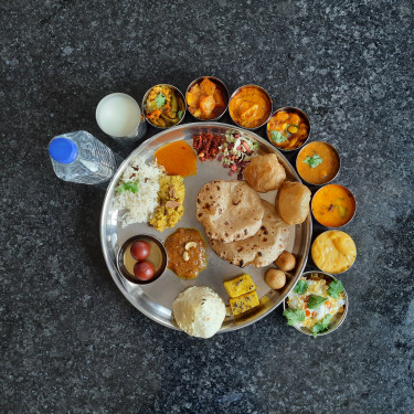 Gujarati Thali(Deluxe)(Dinner)