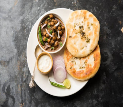 Punjabi Chhole With 2 Kulcha Butter