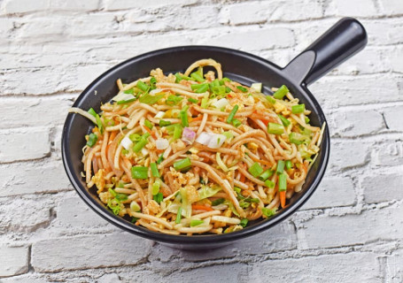 Wok Noodles Chicken Hakka Style